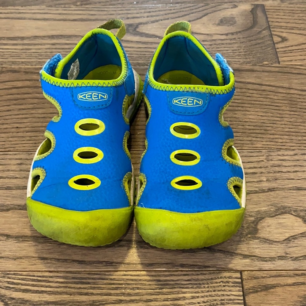 Keen stingray sandals